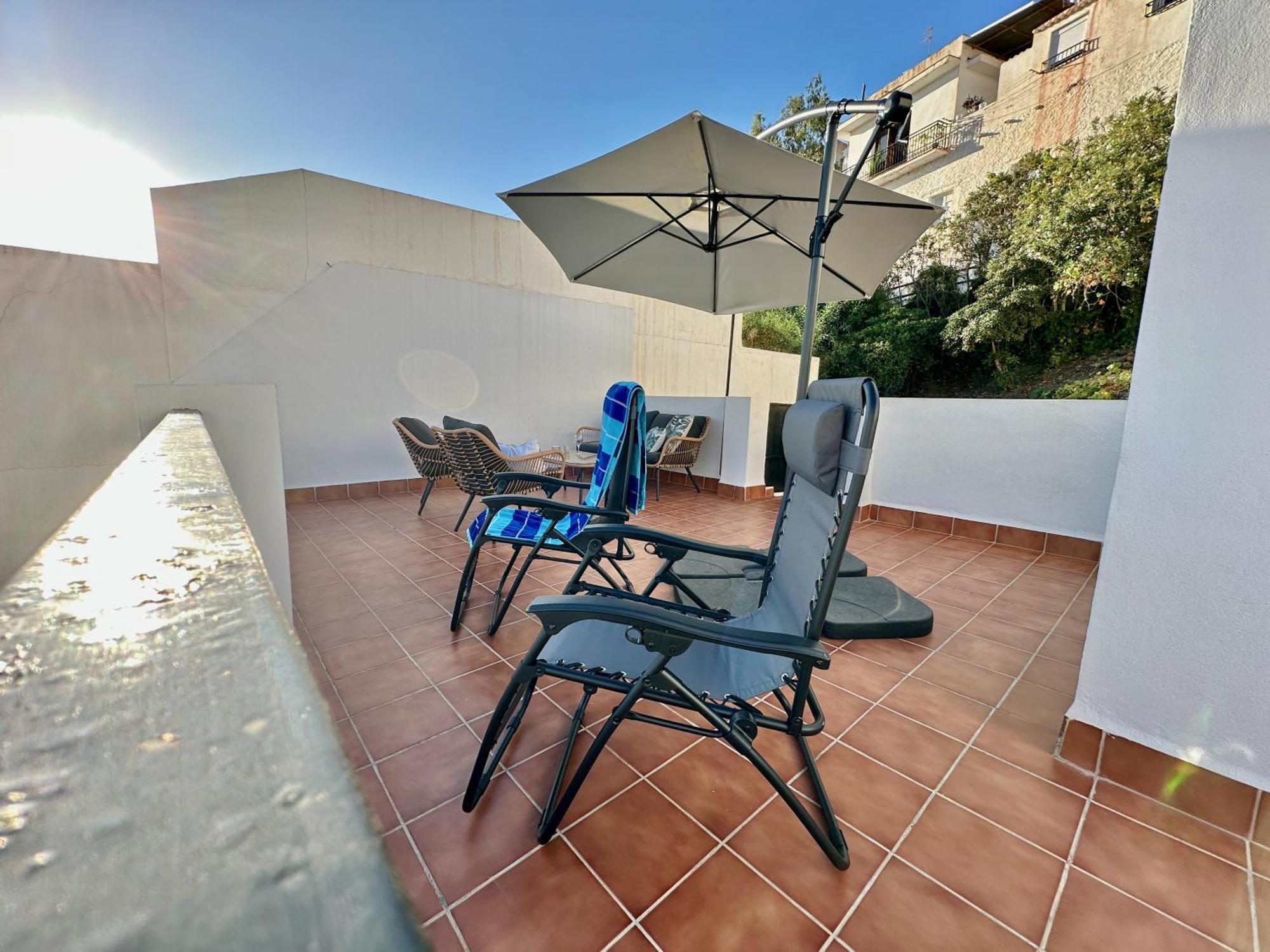 Casa Con Terraza Y Patio Privado En Salobrena Villa Luaran gambar